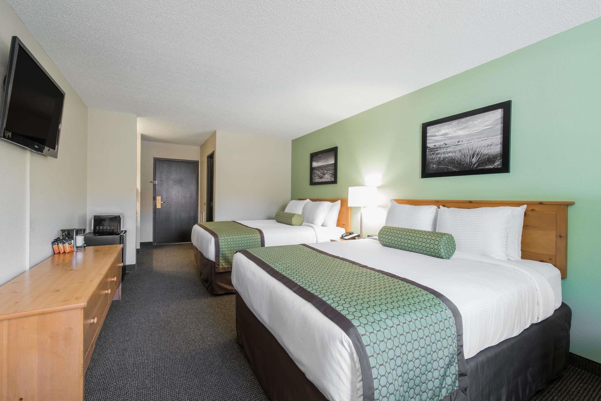 Baymont By Wyndham Pierre Hotel Exterior photo