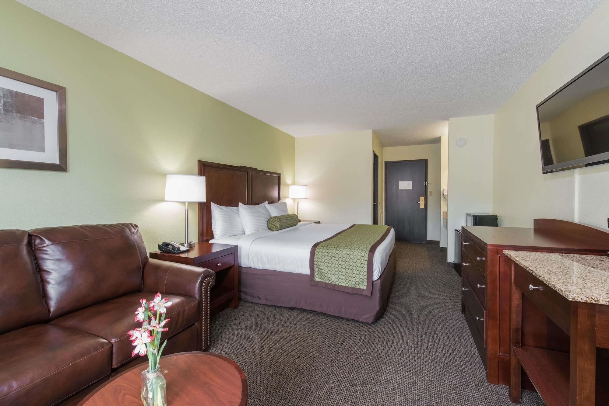 Baymont By Wyndham Pierre Hotel Exterior photo
