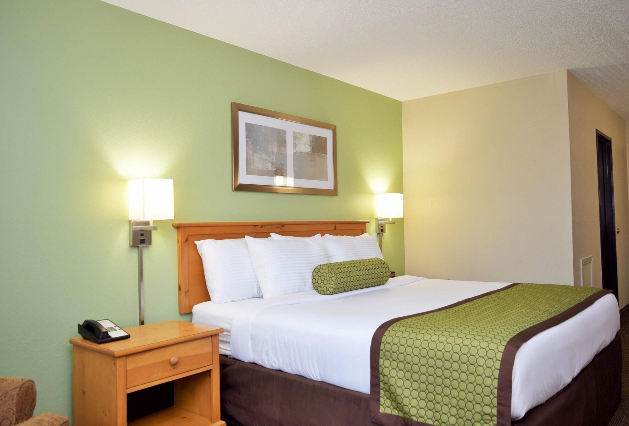 Baymont By Wyndham Pierre Hotel Exterior photo