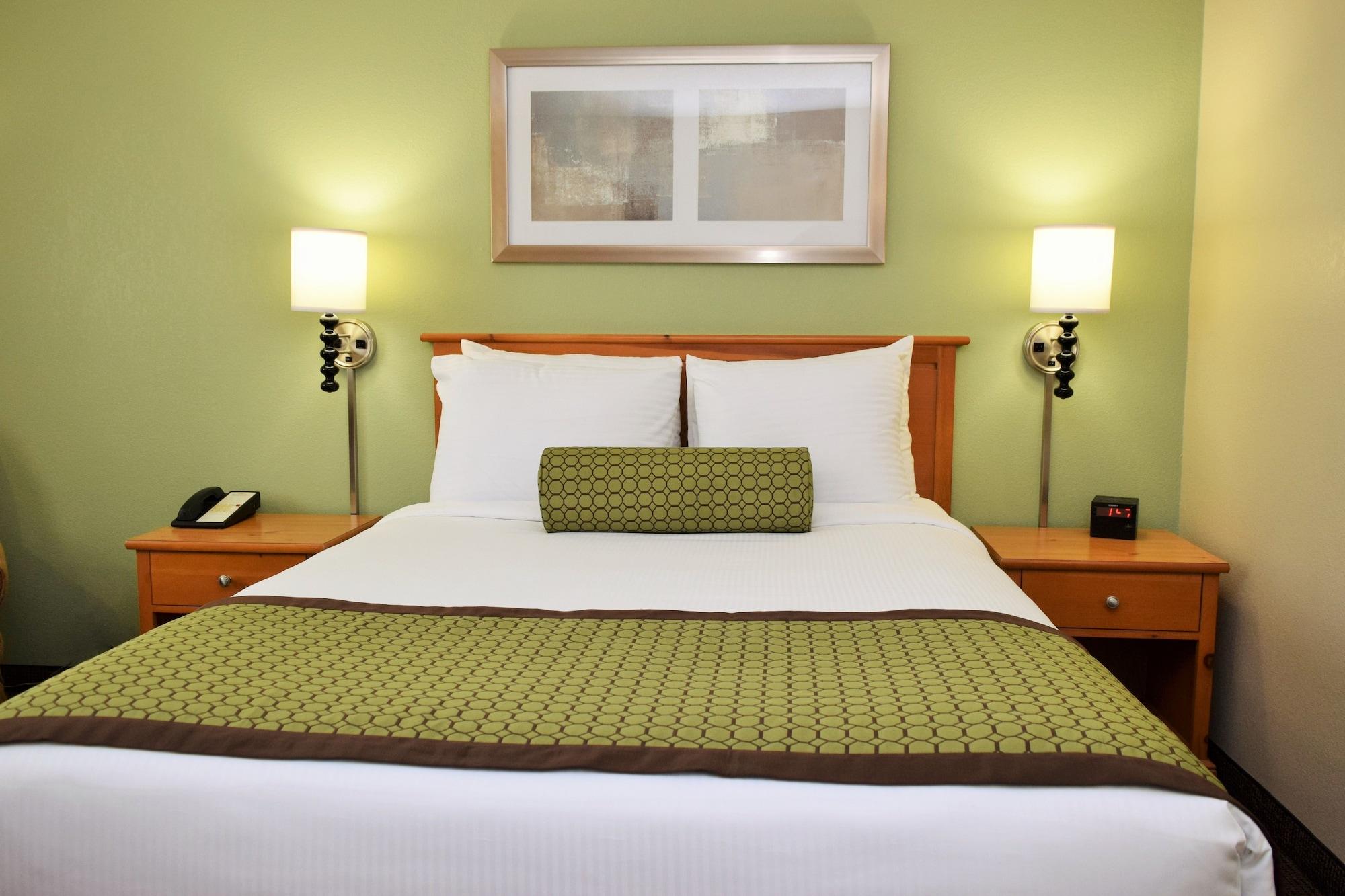 Baymont By Wyndham Pierre Hotel Exterior photo