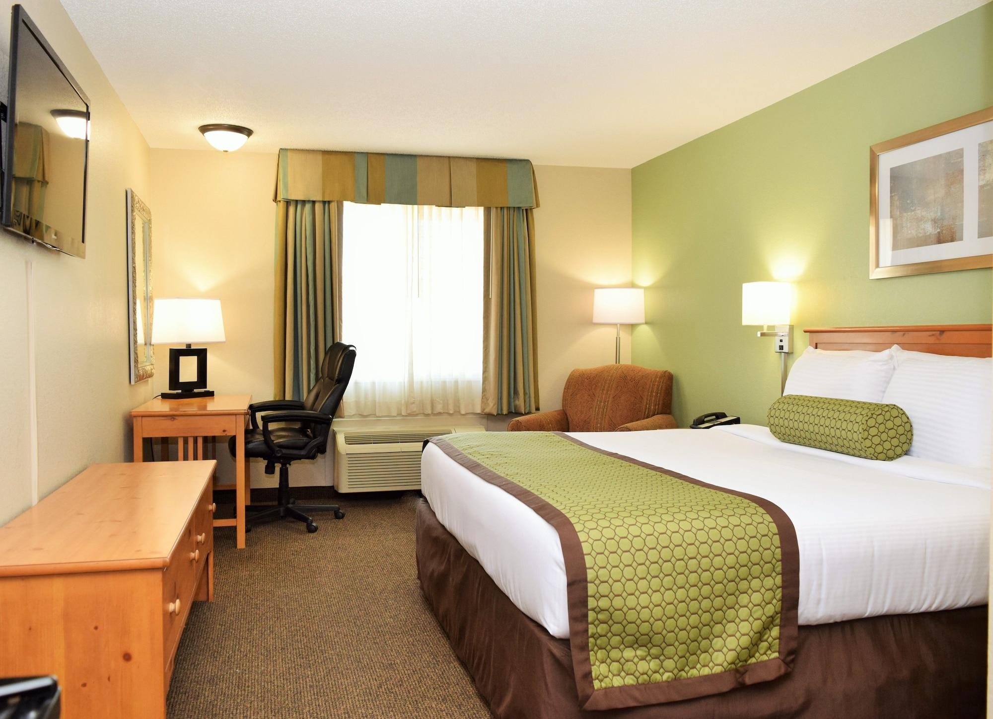 Baymont By Wyndham Pierre Hotel Exterior photo