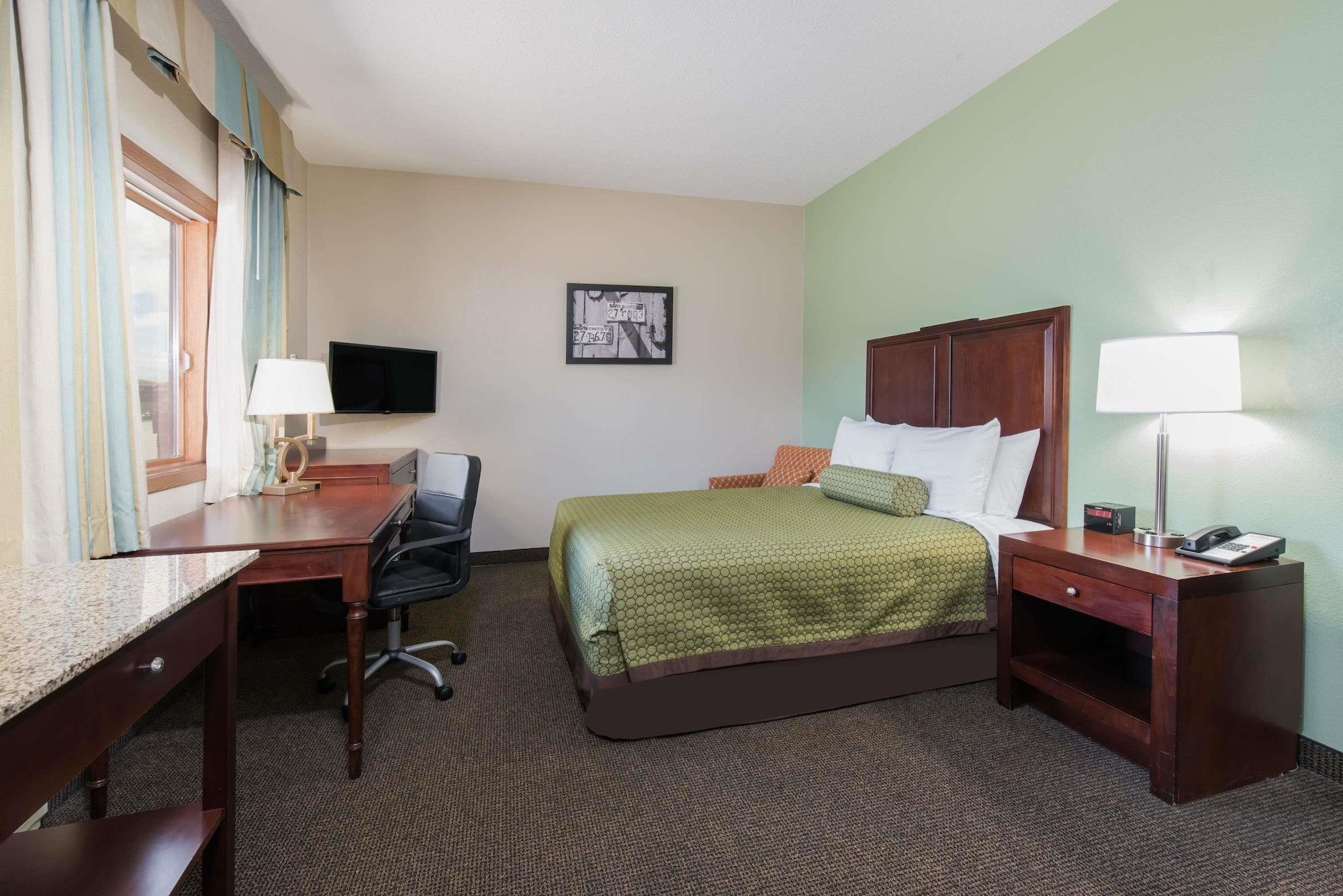 Baymont By Wyndham Pierre Hotel Exterior photo