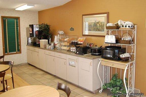 Baymont By Wyndham Pierre Hotel Restaurant photo