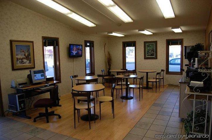 Baymont By Wyndham Pierre Hotel Restaurant photo