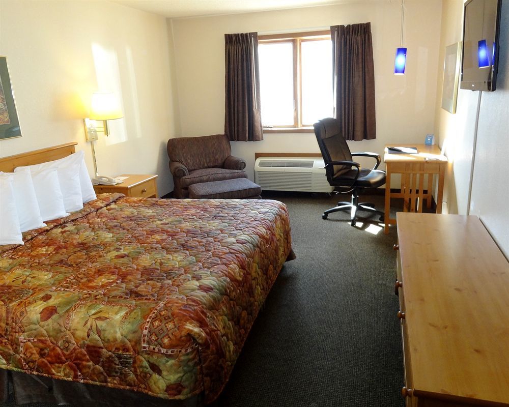Baymont By Wyndham Pierre Hotel Exterior photo