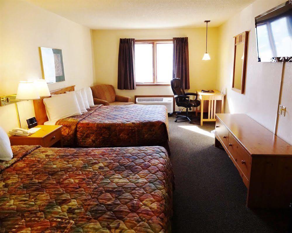Baymont By Wyndham Pierre Hotel Exterior photo