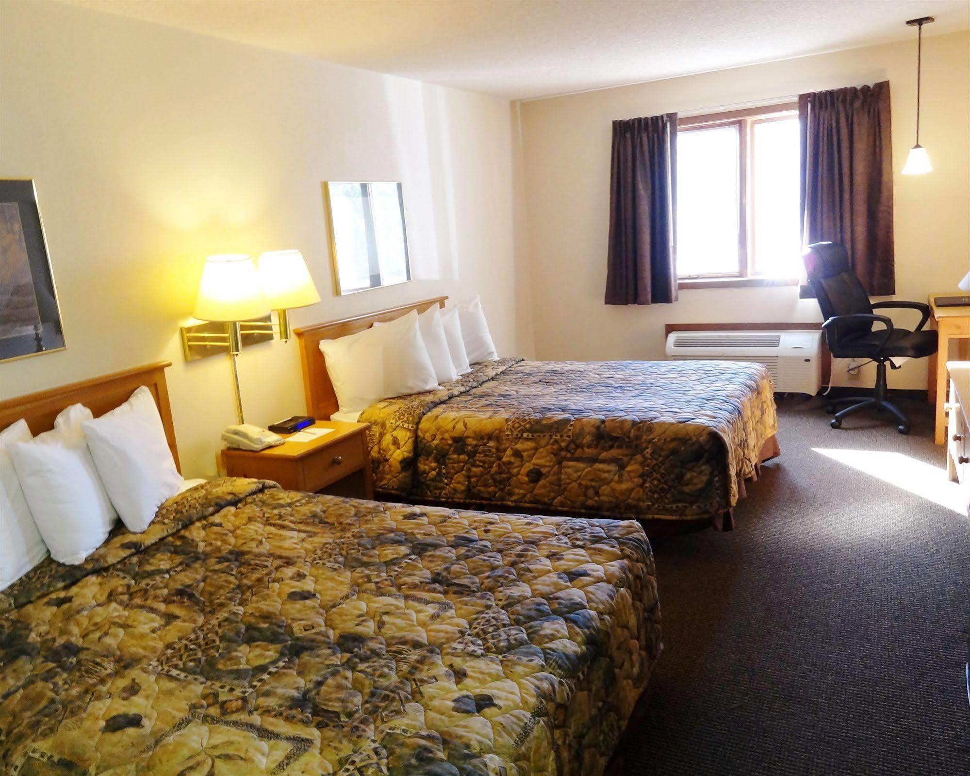 Baymont By Wyndham Pierre Hotel Exterior photo